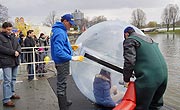 neue Attraktion auf dem Olympiasee: Waterball (©Foto: Martin Schmitz)